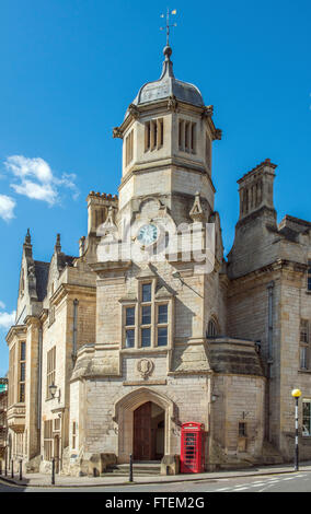 Die St. Thomas mehr katholische Kirche in der ländlichen Stadt Bradford on Avon in Wiltshire an einem klaren und sonnigen Tag. Stockfoto