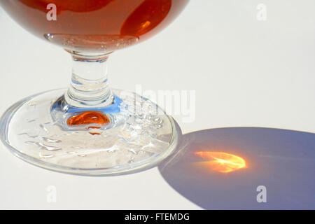 Glas Bier Lichtreflexion Stockfoto
