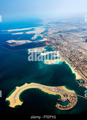 Luftaufnahme von Dubais Küste einschließlich Daria Insel. Stockfoto