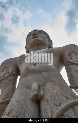 Statue von Gommateshvara Bahubali in einem Jain-Tempel in Shravanabelagola Stockfoto