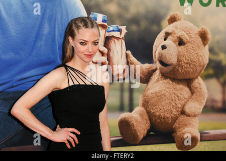 NEW YORK-JUN 24: Amanda Seyfried besucht "Ted 2" Welt-Premiere im Ziegfeld Theatre am 24. Juni 2015 in New York City. Stockfoto