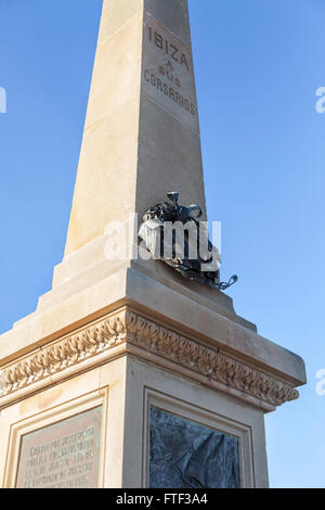 Obelisk, Korsaren im Hafen von Ibiza-Ibiza, Balearen, Spanien. Stockfoto