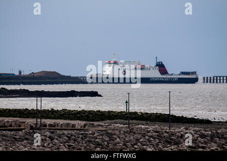 Heysham, Lancashire, Vereinigtes Königreich, 28. März 2016, die MV Ben-my-Chree fotografiert Eingabe Heysham Hafen am Ostermontag, The Steam Pakete Abfahrten auf die Isle Of Man die gestört haben, nach Linien-high-Speed-Fähre MV Manannan ein Docking-Unfall am vergangenen Mittwoch beteiligt war als eine Katamaran-Fähre der Pier bei Douglas auf der Isle Of man prallte. Frühe Anzeichen schlug eine "Systeme Kontrolle scheitern" führte zu dem Absturz und Fahrten zwischen Douglas und Liverpool haben gestört worden. Bildnachweis: David Billinge/Alamy Live-Nachrichten Stockfoto