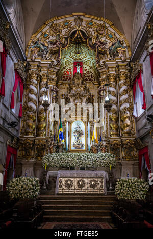 Altar mit weißen Blüten bedeckt Barockkirche der Unterstadt, Salvador, Bahia, Brasilien Stockfoto