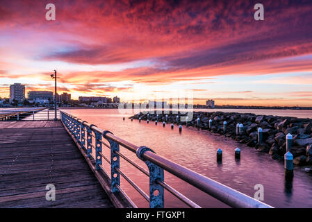 Sonnenaufgang über St. Kilda, Melbourne, Australien Stockfoto