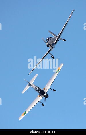 EI-HFC (170) und EI-HFA (168) von den irischen historischen Flug, während das Team Display auf der schottischen Airshow im Jahr 2015 Stockfoto