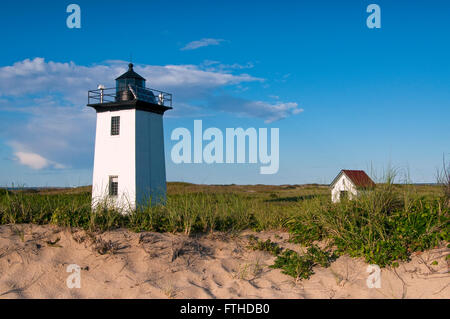 Holz Ende Leuchtturm an einem sonnigen Sommertag am Strand außerhalb von Provincetown, Cape Cod in Massachusetts zum Jahresende. Stockfoto