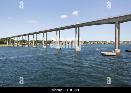 Svendborg Sound Bridge und die Insel Fünen, Dänemark.  Die Brücke wurde von Prinzessin Margrethe am 18. November 1966 eröffnet. Stockfoto