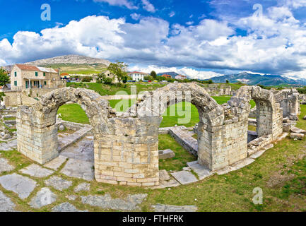 Historische steinerne Amphitheater in alten Solin, Kroatien Stockfoto