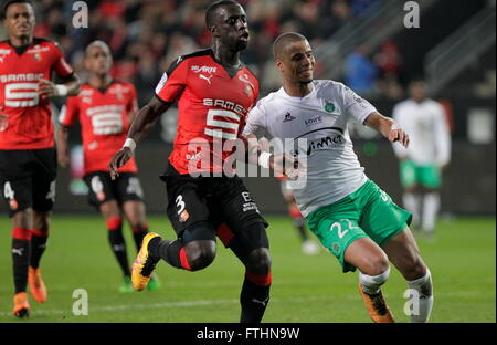 Kévin Monnet-Paquet und Cheikh M'Bengue wenn eine Liga entsprechen Stade Rennais - AS Saint-Étienne 4. Februar 2016 Stockfoto