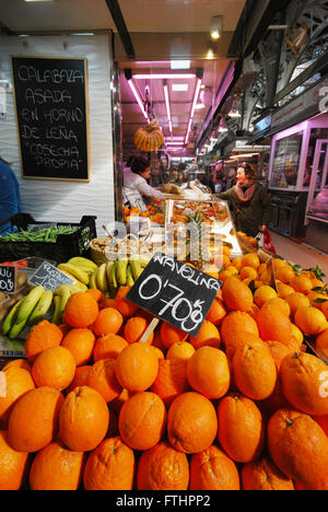 Orangen zum Verkauf an "Mercado Central" Valencia, Spanien Stockfoto
