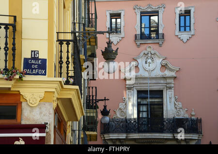 bunte Häuser gegenüber zentralen Markt Valencia, Spanien Stockfoto