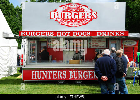 Burger Stall an Morris Centenary feiern in Cornbury Park, Charlbury Oxford, Vereinigtes Königreich Stockfoto