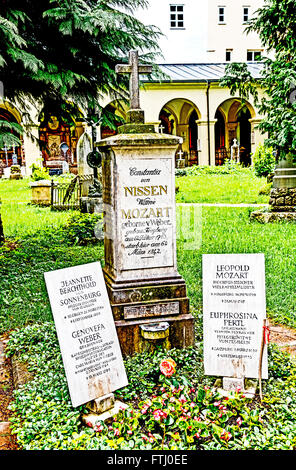 Grab von Constanze und Leopold Mozart, Frau und Vater von Wolfgang Amadeus Mozart auf dem Kirchhof von St. Sebastian, Salzburg Stockfoto