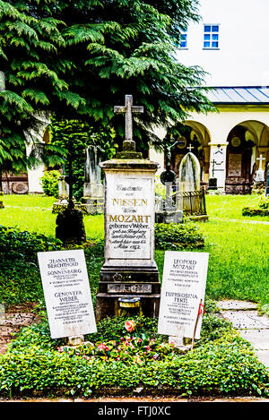 Grab von Constanze und Leopold Mozart, Frau und Vater von Wolfgang Amadeus Mozart auf dem Kirchhof von St. Sebastian, Salzburg Stockfoto