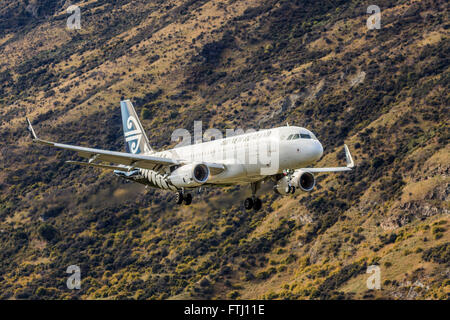 Air New Zealand Airbus A320 Twin Jet, landet auf dem Flughafen ZQN, Queenstown, Central Otago, Südinsel, Neuseeland Stockfoto