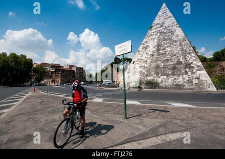 Italien, Latium, Rom Ostiense Bezirk, Cestius-Pyramide Stockfoto