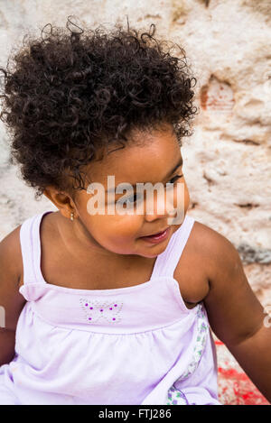 Einjähriges Mädchen, Gentois Gemeinschaft, Bairro da Federahatteo, Salvador, Bahia, Brasilien Stockfoto