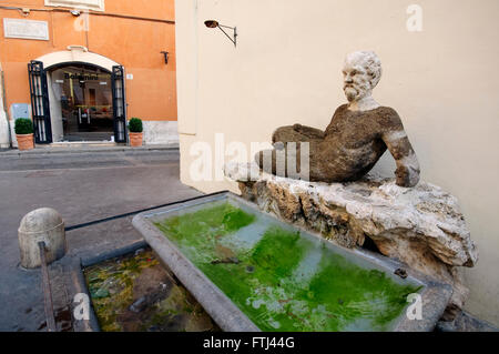 Italien, Latium, Rom, Via del Babbuino, römische Statue des Silen, La Fontana del 'Babuino"eins der sprechenden Statuen Roms Stockfoto