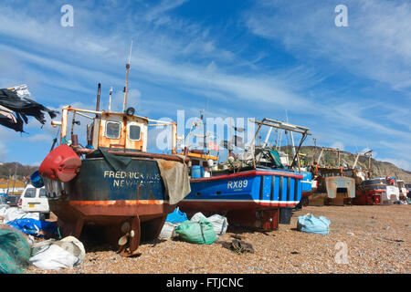 Angeln Trawler auf Hastings Stade Fischer Strand, East Sussex, England, GB, UK Stockfoto