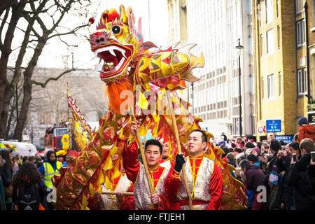 In London tausende von Menschen feiern das Chinesische Neue Jahr. Stockfoto