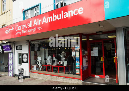 Die Cornwall Air Ambulance-Charity-Shop in Newquay, Cornwall. Stockfoto