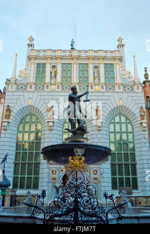 Neptun-Brunnen und Dwor Artusa Gebäude, Dlugi Targ, Danzig, Pommern, Polen Stockfoto