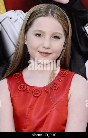 Ella Anderson im Ankunftsbereich für THE BOSS Premiere, Regency Westwood Village Theatre, Los Angeles, CA 28. März 2016. Foto von: Michael Germana/Everett Collection Stockfoto