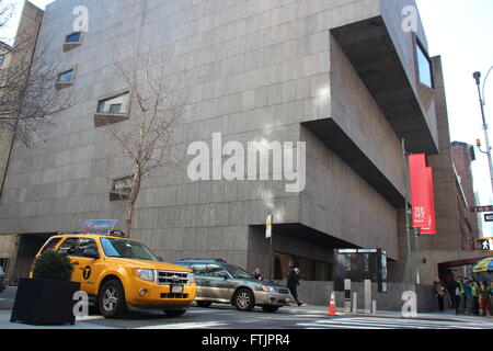 New York, USA. 1. März 2016. Fahnen vor dem Met-Breuer-Museum in New York, USA, 1. März 2016. Foto: CHRISTINA HORSTEN/Dpa/Alamy Live News Stockfoto