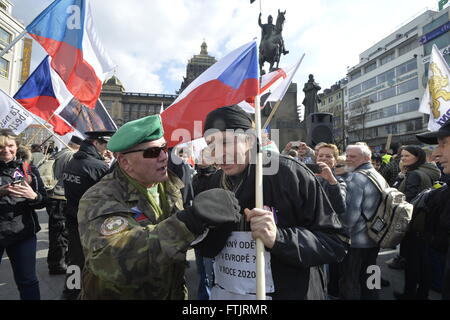 Prag, Tschechische Republik. 26. März 2016. Demonstration und März für die Tschechische Republik, Besitz für unsere Kultur und sicheres Land Bewegung und nationale demokratische Partei fand in Prag, Tschechische Republik, 26. März 2016. © Michal Dolezal/CTK Foto/Alamy Live-Nachrichten Stockfoto