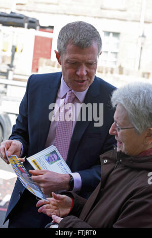 Edinburgh, Schottland, Vereinigtes Königreich, 29, März 2016. Schottische Liberal Democrats Willie Rennie Werbetätigkeit in Edinburgh für die Wahlen zum schottischen Parlament, Credit: Ken Jack / Alamy Live News Stockfoto