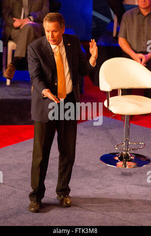 Milwaukee, Wisconsin, USA. 29. März 2016. Republikanische Präsidenten hoffnungsvollen JOHN KASICH spricht bei CNN GOP Rathaus am Riverside Theater in Milwaukee, Wisconsin Credit: Daniel DeSlover/ZUMA Draht/Alamy Live News Stockfoto