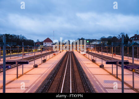 Bahnsteige in der Station Berlin Olympiastadion (Olympiastadion) Stockfoto