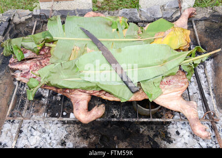 Gebratenes Schweinefleisch in Wodden Brand auf Kuba Stockfoto