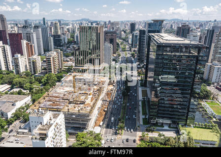 Luftbild von gewerblich genutzten Gebäuden und Tiefbau im Avenida Brigadeiro Faria Lima Stockfoto