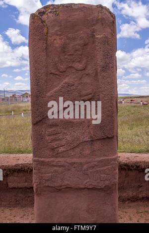 Große anthropomorphe Figur, Tiwanaku, Bolivien. (Spanisch: Tiahuanaco oder Tiahuanacu) ist eine präkolumbianische archäologische Stätte im Westen Boliviens. Stockfoto