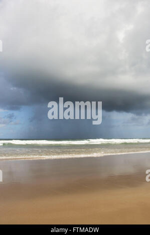 Ausfällung von Regen am Strand Itacarezinho Stockfoto