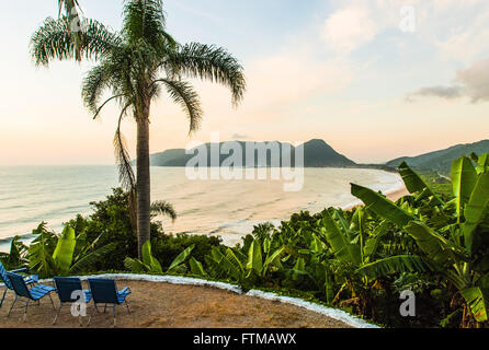 Blick auf Praia da Armacao aus das Seminarhaus der Morro Das Pedras Stockfoto