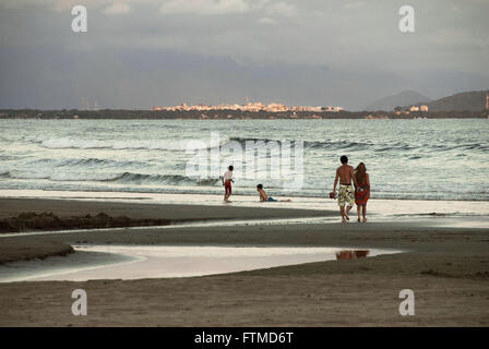 Natürliche Wasser Strömungskanal auf der Strandbucht - Bertioga - Nord Küste der SP Stockfoto