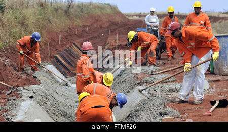 Bau von Wasser-Containment-Schienen in Nord-Süd-Bahn Auszug Stockfoto