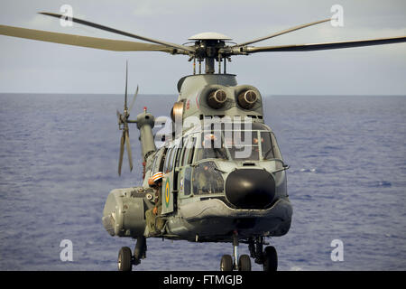 Super Puma Helikopter von der brasilianischen Marine Trindade Island Stockfoto