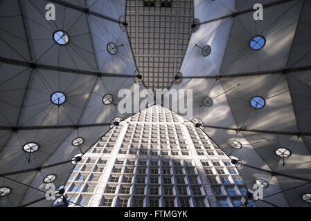 Detail der Grande Arche De La Defense - Grande Arche im Viertel La Défense Stockfoto