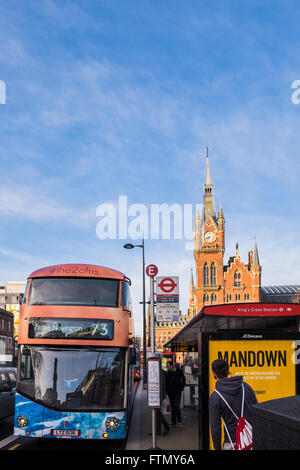 Bushaltestelle, Euston Road, London, England, Großbritannien Stockfoto