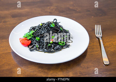 Pasta mit Tintenfisch und Meeresfrüchte Stockfoto