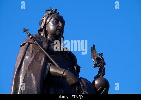 Bronze-Statue Königin Victoria. Bitts Park, Carlisle, Cumbria, England, Vereinigtes Königreich, Europa. Stockfoto
