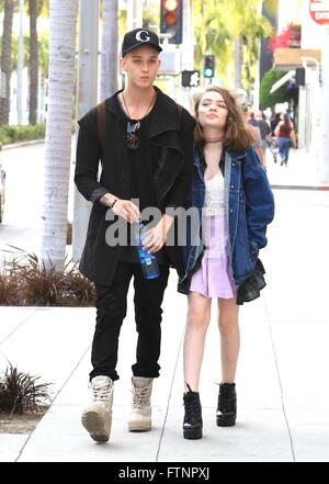 "Teen Wolf" Sterne Cody Saintgnue auf dem Rodeo Drive mit Madison mit Rothschild entdeckt: Cody Saintgnue, Madison Rothschild wo: Los Angeles, California, Vereinigte Staaten von Amerika bei: 27. Februar 2016 Stockfoto