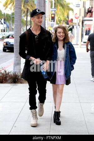 "Teen Wolf" Sterne Cody Saintgnue auf dem Rodeo Drive mit Madison mit Rothschild entdeckt: Cody Saintgnue, Madison Rothschild wo: Los Angeles, California, Vereinigte Staaten von Amerika bei: 27. Februar 2016 Stockfoto