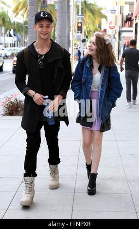 "Teen Wolf" Sterne Cody Saintgnue auf dem Rodeo Drive mit Madison mit Rothschild entdeckt: Cody Saintgnue, Madison Rothschild wo: Los Angeles, California, Vereinigte Staaten von Amerika bei: 27. Februar 2016 Stockfoto