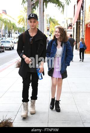 "Teen Wolf" Sterne Cody Saintgnue auf dem Rodeo Drive mit Madison mit Rothschild entdeckt: Cody Saintgnue, Madison Rothschild wo: Los Angeles, California, Vereinigte Staaten von Amerika bei: 27. Februar 2016 Stockfoto