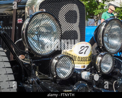 Meran, Italien - 9. Juli 2015: Scheinwerfer und Kühlergrill der Bentley besondere Geschwindigkeit 8 in der Zwischenstation in Meran Stockfoto